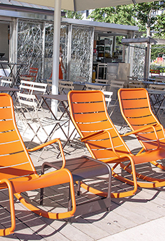 La terrasse pour défier le soleil